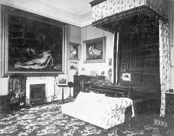 Queen Victorias bedroom at Osborne House c. 1890 D880025