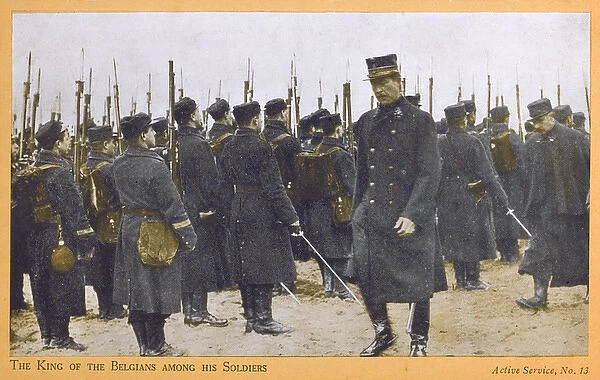 Belgian King Albert I amongst his soldiers - WWI
