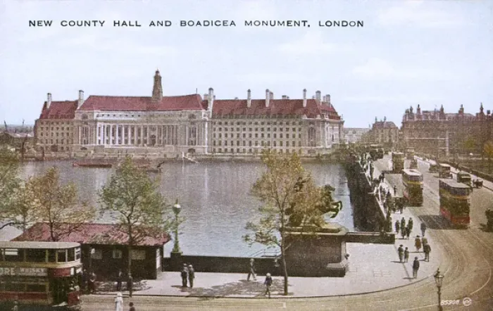 Framed Print : County Hall Print with Boadicea Monument Framed Print : County Hall Print with Boadicea Monument