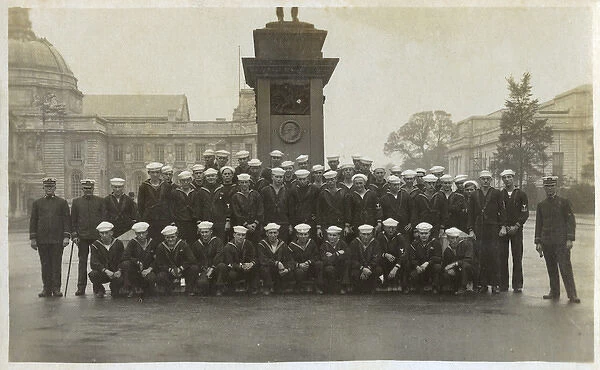 Group photo of sailors