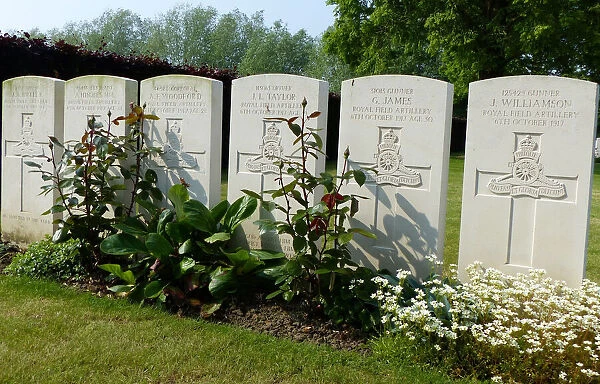 Headstones, 18pr gun crew Oxford Road CWGC, Wieltje, Ypres