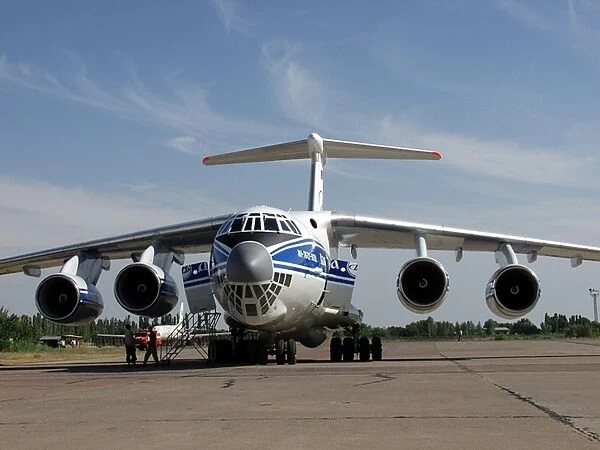 Ilyushin IL-76D 90VD rushes aid to Philippine surge flo