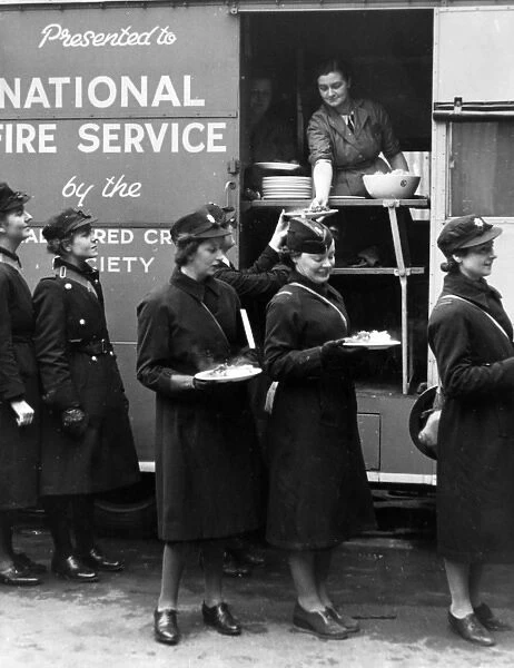 NFS mobile kitchen in operation, WW2