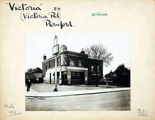 Photograph of Victoria PH, Romford, Essex