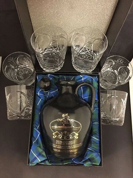 QE2 - presentation whisky flagon with six glasses