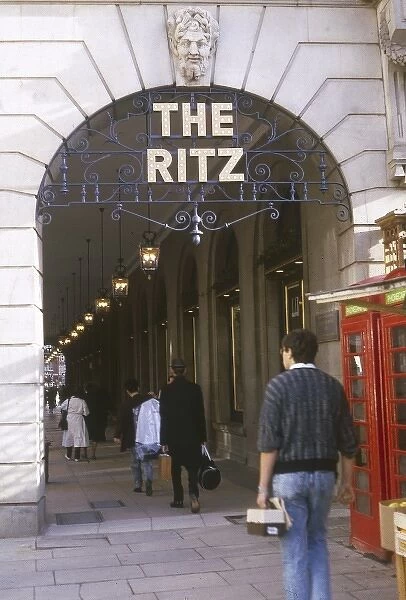Ritz Hotel London. The exterior of the Ritz hotel, Piccadilly, London. Date: 1987