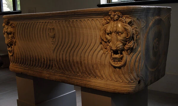 Roman Art. Marble strigilated sarcophagus. Ca. 220. Severan