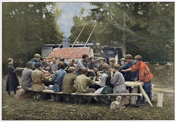Russian workers taking their communal meal out in the open air Date: 1890s