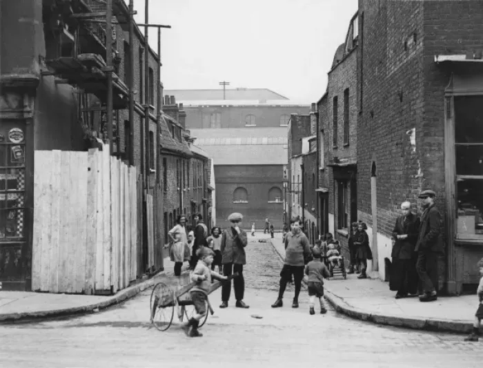 Framed Print : Wapping Working Class Children Print