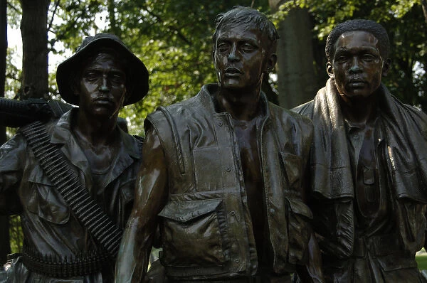 The Three Soldiers (1984) by Frederick Hart (1943-1999). Was