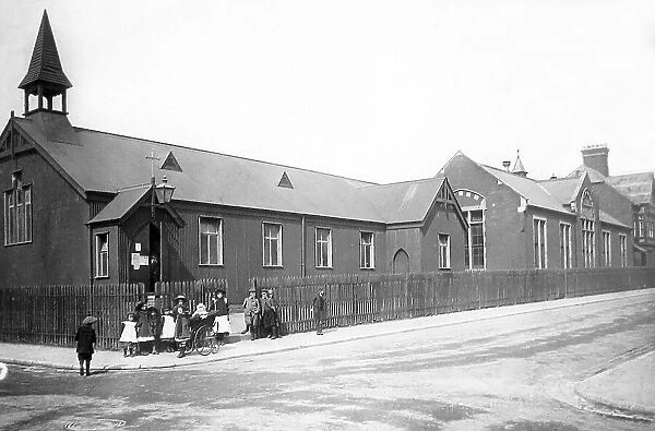 St Andrews School, Lowestof