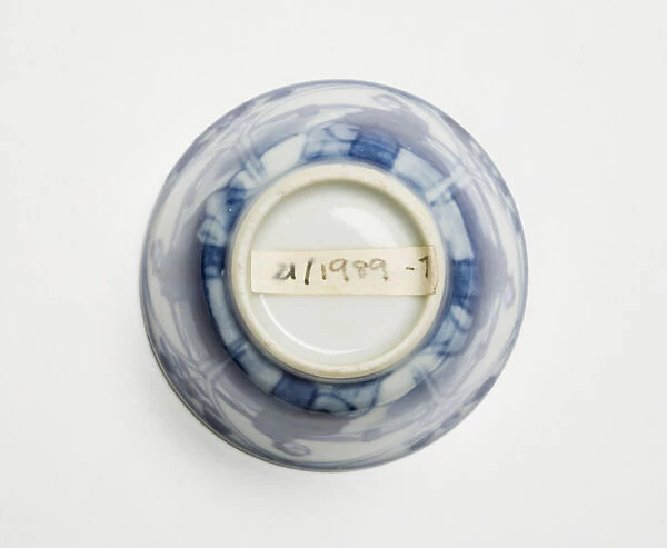 Tea bowl. Porcelain tea bowl decorated in underglaze blue with four petal-shaped