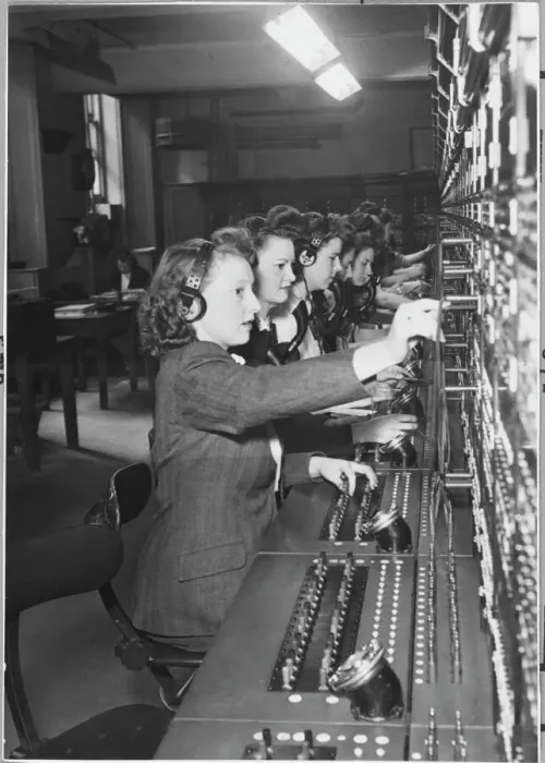Framed Print : Telephone Switchboard Print: New Scotland Yard switchboard Framed Print : Telephone Switchboard Print: New Scotland Yard switchboard