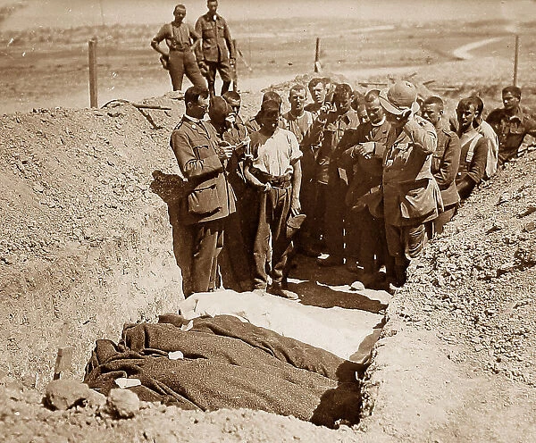 WW1 Burying British soldiers on the battlefield