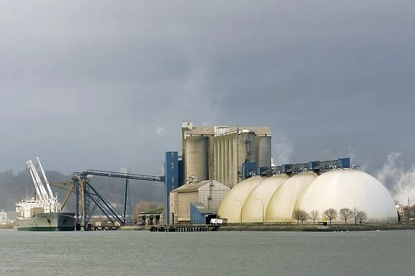 Grain cargo port, Rouen, France C017  /  7926