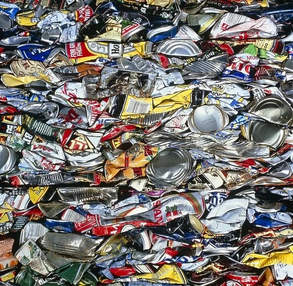 minium recycling: compressed aluminium cans