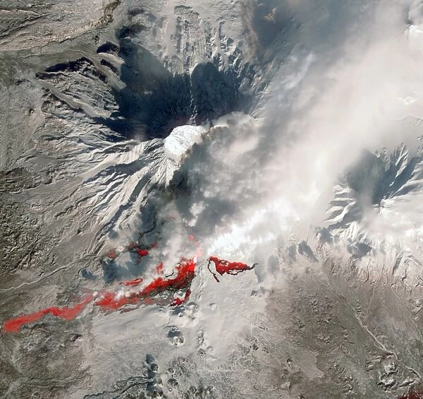 Plosky Tolbachik volcano erupting, 2013 C016  /  9732