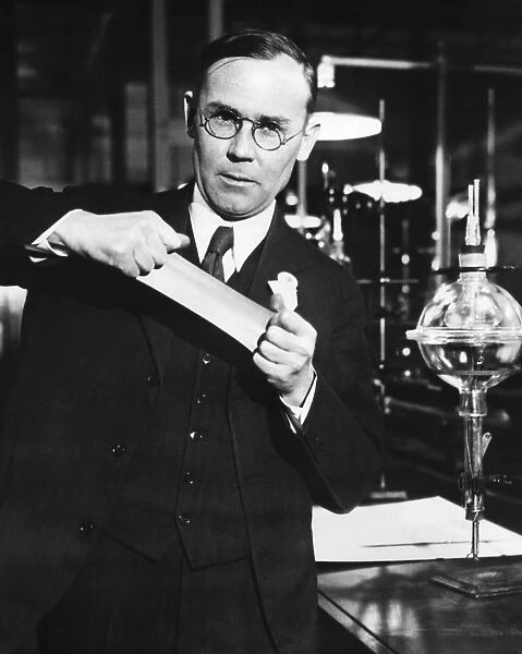 Wallace Carothers, US chemist C018  /  0621