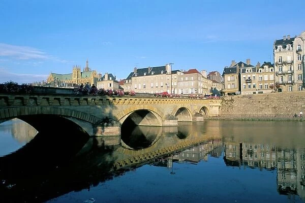 Banks of the Moselle River, old town, Metz, Moselle, Lorraine, France, Europe
