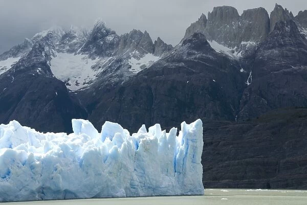 Face of Glaciar Grey (Grey Glacier) on Lago de Grey, Torres del Paine National Park, Patagonia, Chile, South America