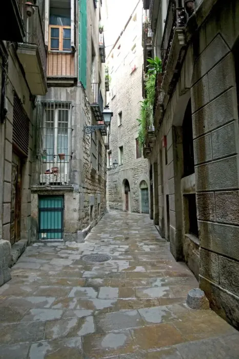 Framed Print : Gothic Quarter Print, Barcelona Street Scene Framed Print : Gothic Quarter Print, Barcelona Street Scene