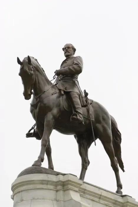 Framed Print : Monument Avenue Lee Statue Print Framed Print : Monument Avenue Lee Statue Print