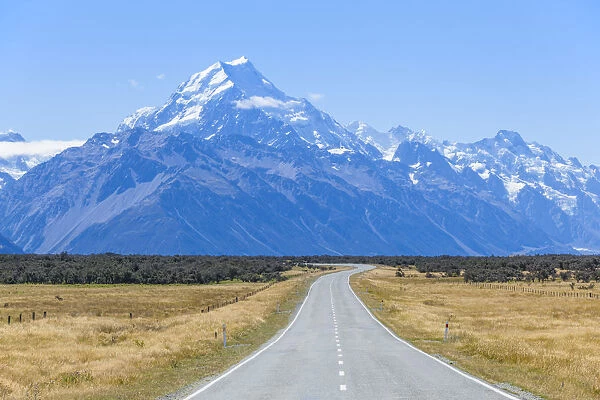 Mount Cook, empty road Highway 80, Mount Cook National Park, UNESCO World Heritage Site