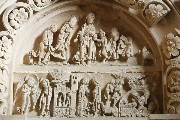 Narthex tympanum, Vezelay Basilica, UNESCO World Heritage Site, Vezelay, Yonne, Burgundy