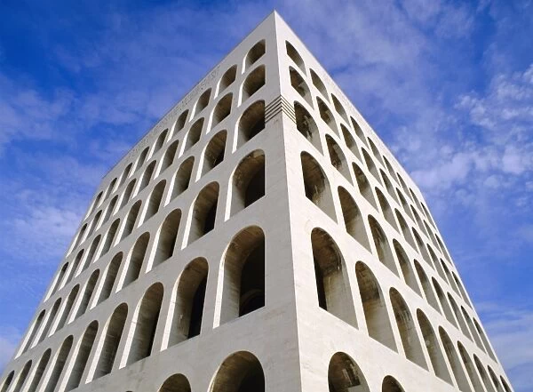 Palazzo della Civilta di Lavoro (square Colosseum)