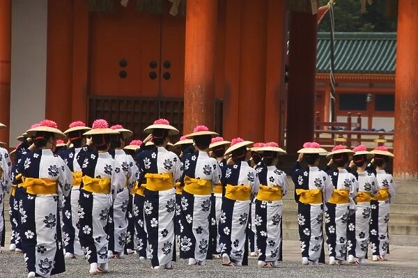 Procession of traditional costume entering Heian Shrine