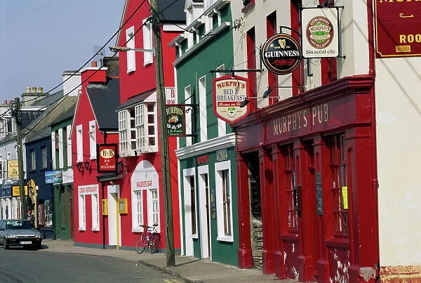 Pubs in Dingle, County Kerry, Munster, Eire (Republic of Ireland), Europe