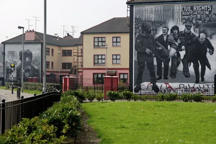 Framed Print : Free Derry Corner Republican Murals Print, Northern Ireland