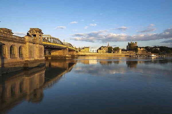 Rochester Bridge over the River Medway to the old town and Norman Castle, Rochester, Kent