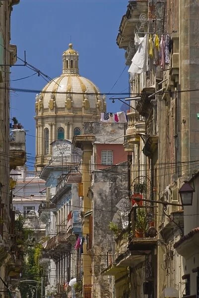 Street view with the Parliament, Havana, Cuba, West Indies, Caribbean, Central America