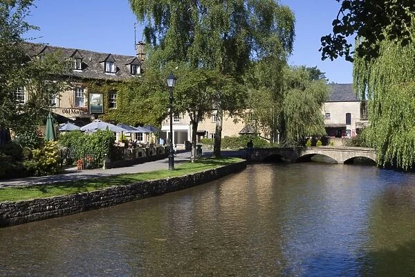 View along the River Windrush, Bourton-on-the-Water, Gloucestershire, Cotswolds, England, United Kingdom, Europe