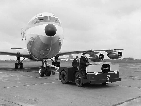 Boeing, 707, Boeing 707, Pan-Am, N722PA, Ground, 3 / 4, Front, Airline, USA, Ceased, Towimg, Tug, Heathrow, Historical, Civil