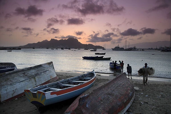 Cape Verde, Sao Vicente, Mindelo, Fishermen in the harbour
