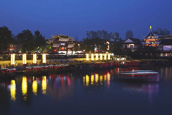 Confucius temple at dusk, Fuzi Miao area, Nanjing, Jiangsu, China