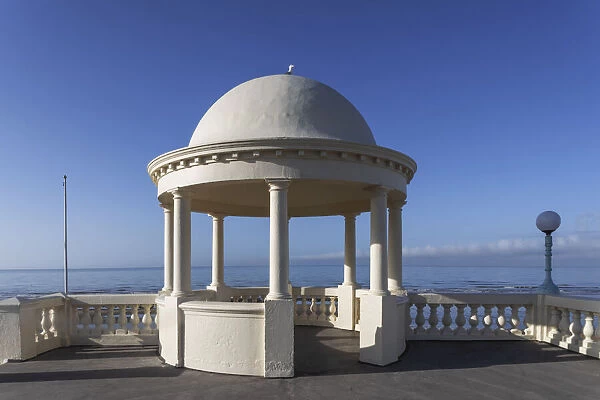 England, East Sussex, Bexhill on Sea, The De La Warr Pavilion Promenade Art Deco Cupola