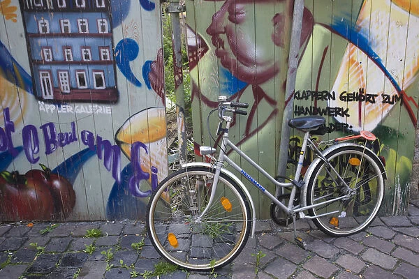 Germany, Hessen, Frankfurt-am-Main, Saxonyhausen area, bicycle by wall mural
