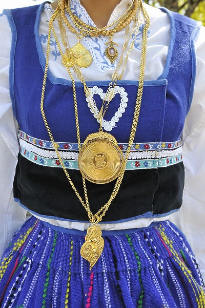 Gold necklace and traditional costume of Minho