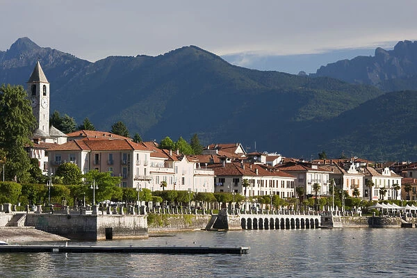 Italy, Piedmont, Lake Maggiore, Baveno, town view