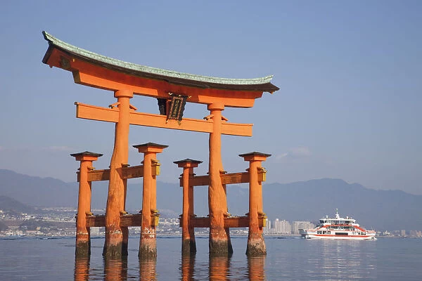 Japan, Miyajima Island, Itsukushima Shrine, Torii Gate