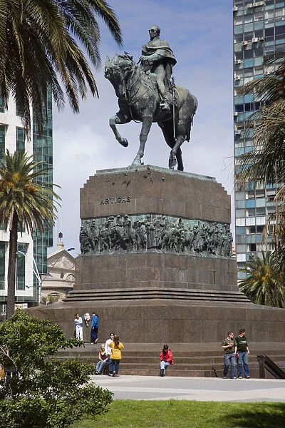 Plaza Independencia and monument to Artigas, Montevideo, Uruguay