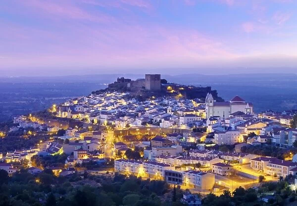 Portugal, Alentejo, Castelo de vide, overview at dusk