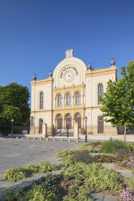 Framed Print : Synagogue Print in Kossuth Square, Pecs Framed Print : Synagogue Print in Kossuth Square, Pecs