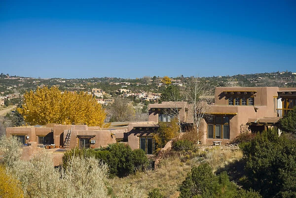 USA, New Mexico, Santa Fe, Houses in traditional adobe style