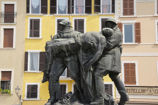 Italy, Lombardy, Lake Garda, Salo, war memorial, Piazza Vittoria