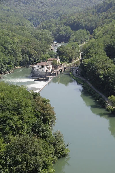 Italy, Lombardy, Valle Adda, view onto canal from iron bridge at Paderno d Adda