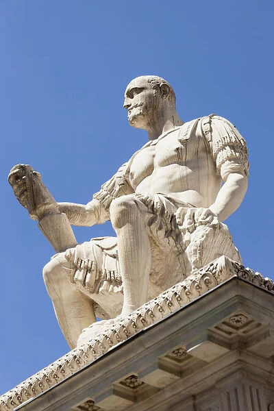 Italy, Tuscany, Florence, Statue of Giovanni Delle Bande Nere also known as Giovanni Di Bicci De Medici, Piazza San Lorenzo
